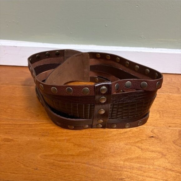 DKNY Donna Karan New York Genuine Leather Belt Made in Italy Size M Studded Boho main image 14